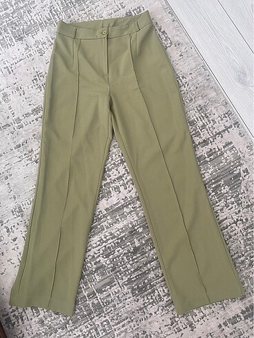 Yeşil kumaş pantolon