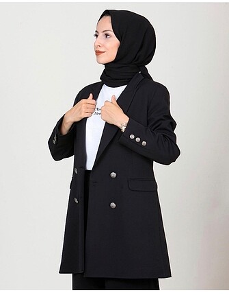 Hem spor hem de klasik kombin yapabileceğiniz Blazer Ceket