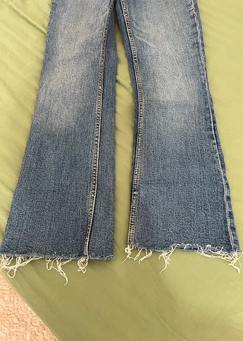 Zara Zara paçası kesik model jean