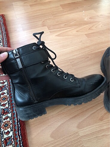 39 Beden siyah Renk bershka bot