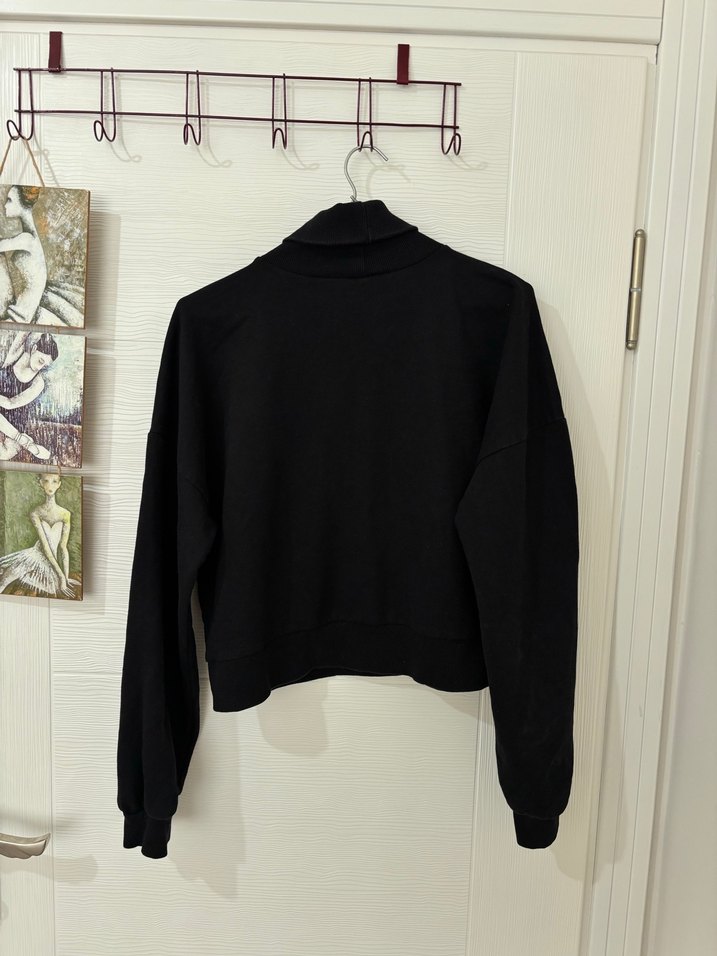 Siyah Yüksek Yakalı Kadın Sweatshirt - Görsel 3