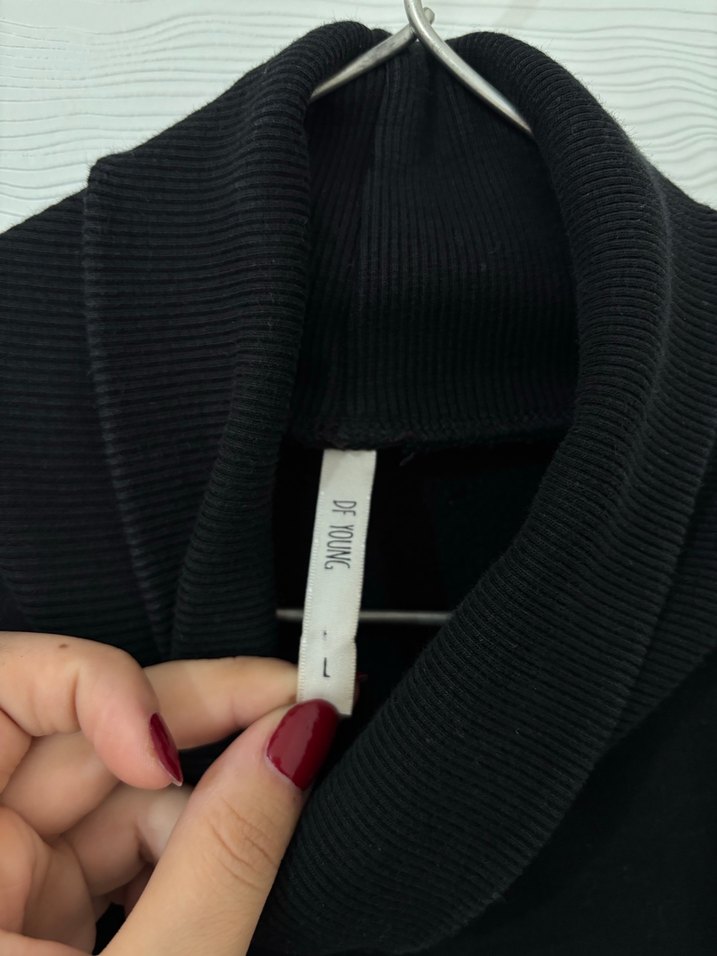 Siyah Yüksek Yakalı Kadın Sweatshirt - Görsel 2