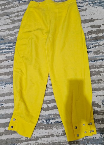 Sarı Düğmeli Kadın Midi Kumaş Pantolon - Görsel 3