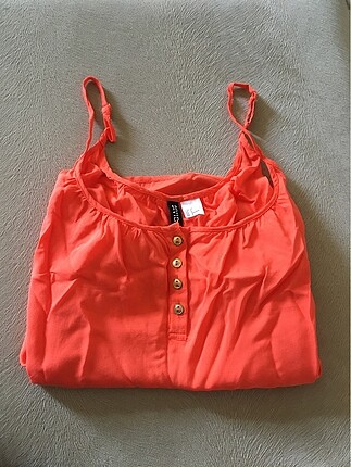 H&M askılı üst