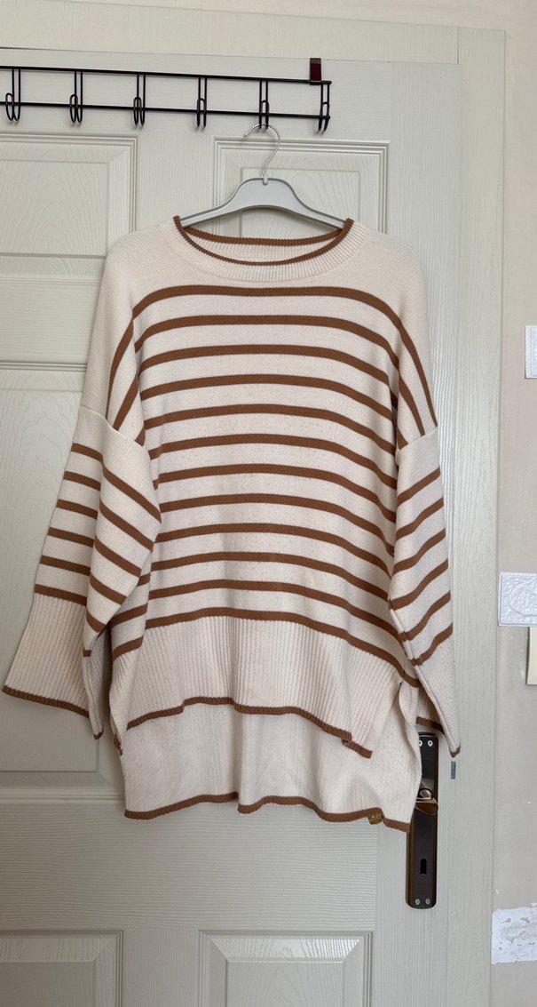 Bej Çizgili Kadın Triko Kazak - Görsel 2