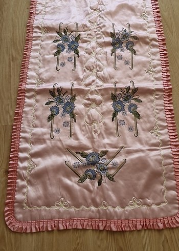 Pembe Nakışlı El İşi Seccade veya ortu