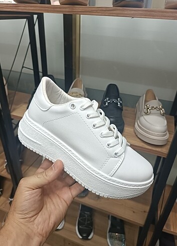 Bağcıklı spor ayakkabı