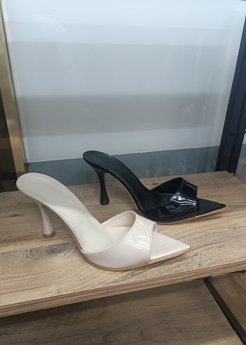 ten ve siyah Rugan Stiletto Topuklu Kadın Terlik