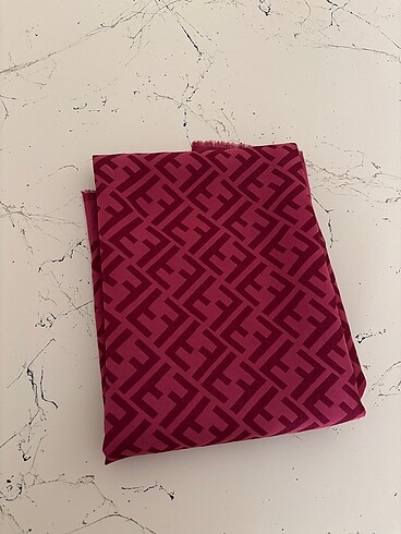 Pembe Fendi Şal