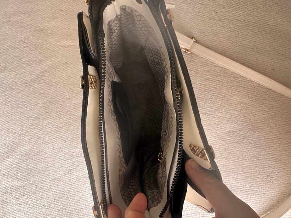 Beyaz Deri Püsküllü Kadın Çanta - Görsel 3