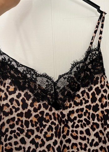 Dantel Detaylı Yılan Desenli Uzun Askılı Elbise - Görsel 4