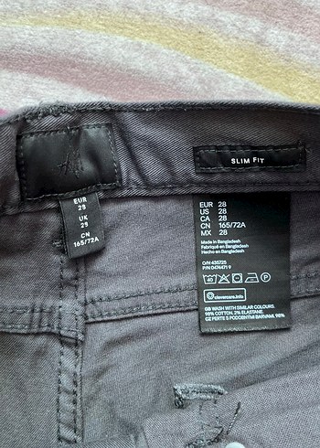 Gri Düğmeli Rahat Kesim Erkek Bermuda Şort - Görsel 2