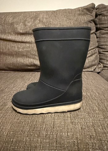 24 Beden Erkek Çocuk Siyah Lastik Bot