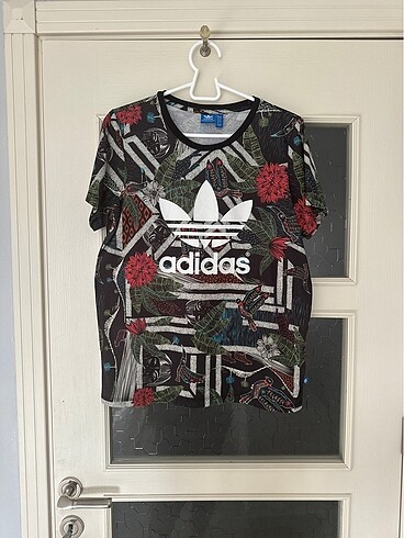 Adidas orijinal tshirt