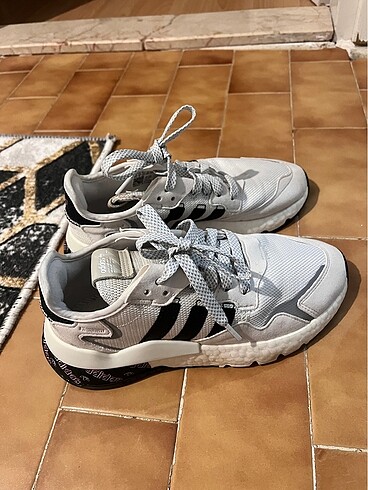 39 Beden beyaz Renk Orijinal Adidas ayakkabı