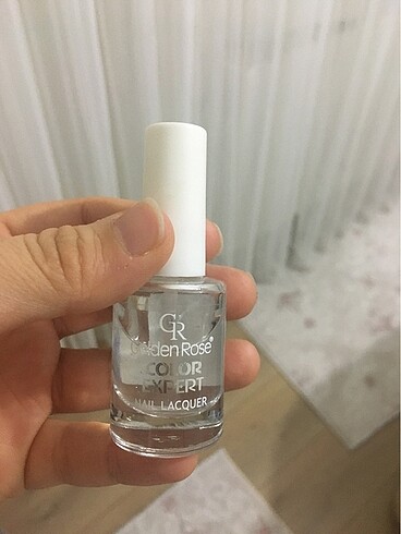 Renkli ojeler ve parlatıcı