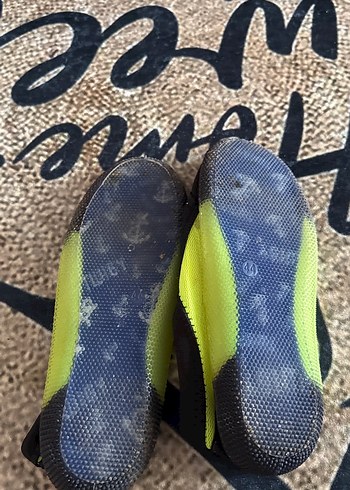 Erkek Çocuk Sarı Siyah Cırtlı Terlik - Görsel 3