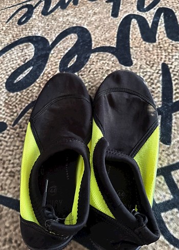 Erkek Çocuk Sarı Siyah Cırtlı Terlik - Görsel 2