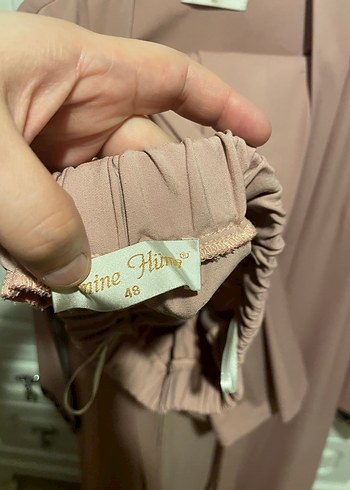 Uzun Kollu Bej Kadın Takım Elbise - Görsel 3