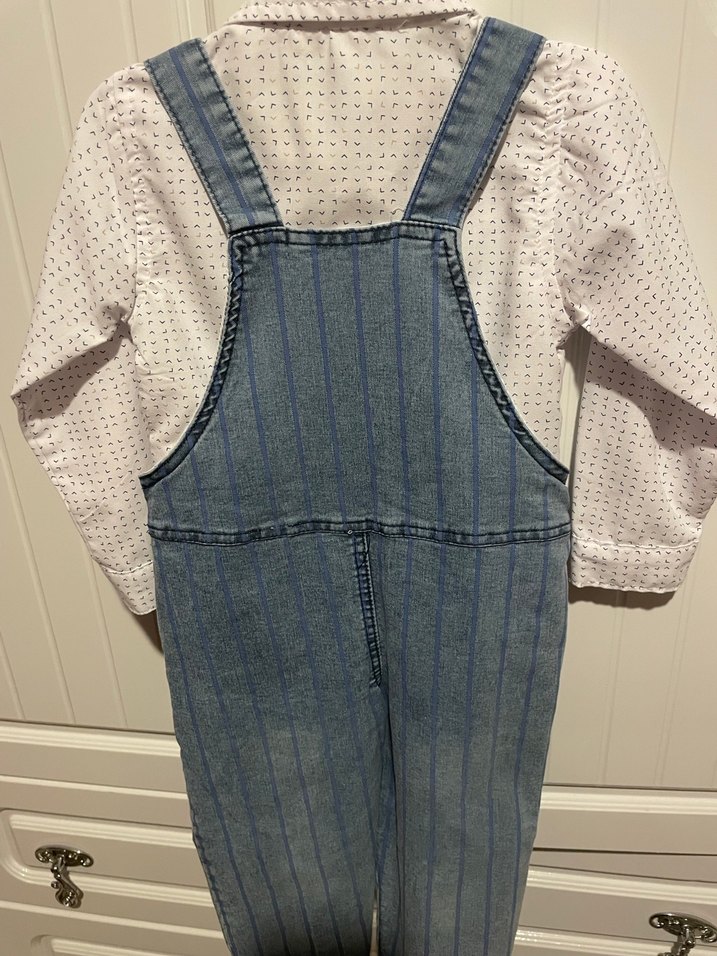 Erkek Çocuk Denim Tulum ve Beyaz Gömlek - Görsel 4
