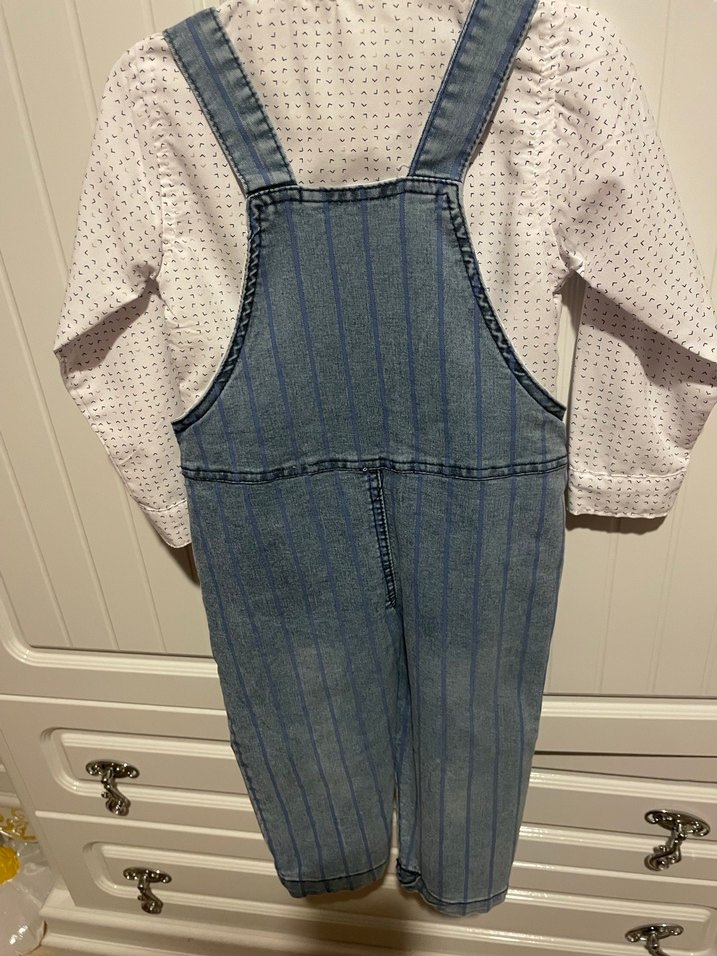 Erkek Çocuk Denim Tulum ve Beyaz Gömlek - Görsel 3