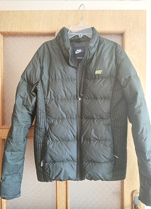 Nike Mont
