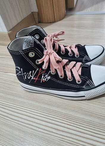 36 Beden siyah Renk Converse ayakkabı