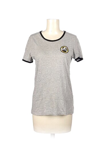 Defacto T-shirt %70 İndirimli.