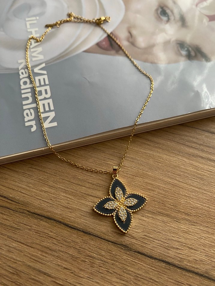 Altın Renkli Zincir Detaylı Çiçek çelik Kolye - Görsel 2