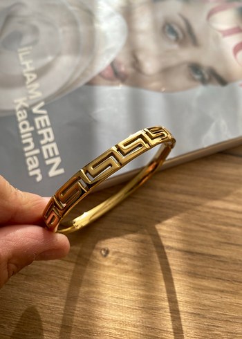 Zincir Detaylı çelik Altın Renk Kadın Bileklik - Görsel 3