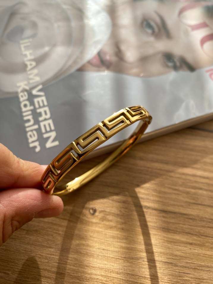 Zincir Detaylı çelik Altın Renk Kadın Bileklik - Görsel 3