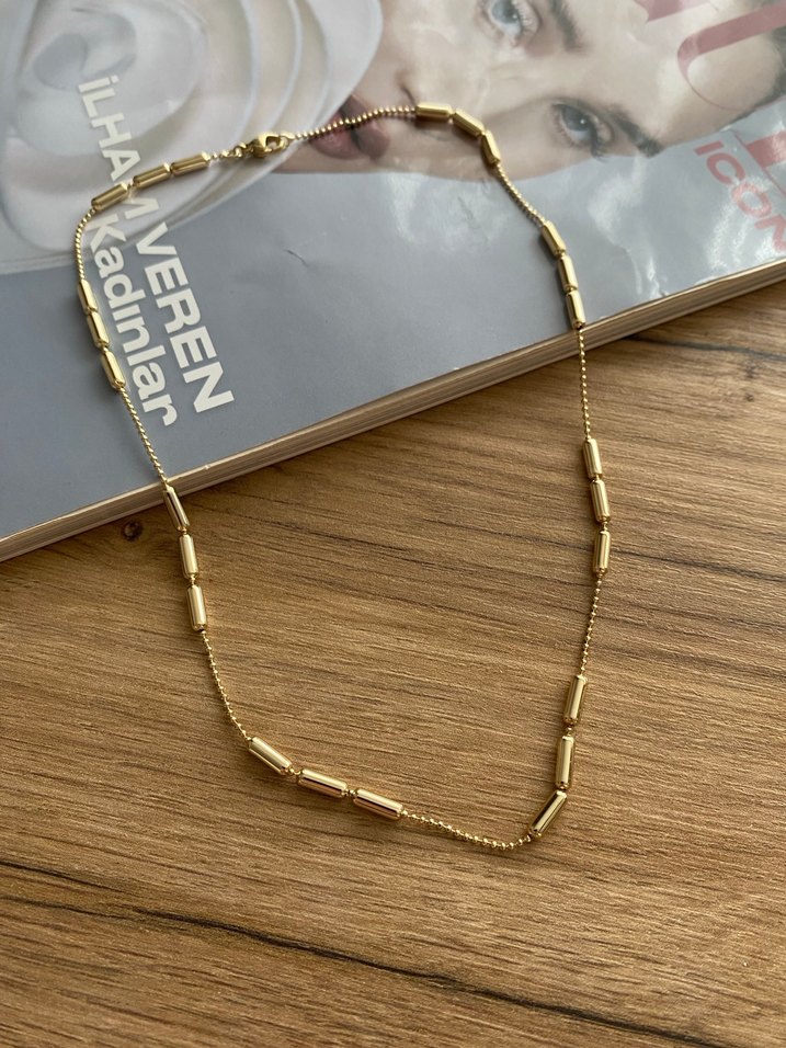 Uzun Zincir Detaylı Altın Renkli Kadın Kolye - Görsel 2