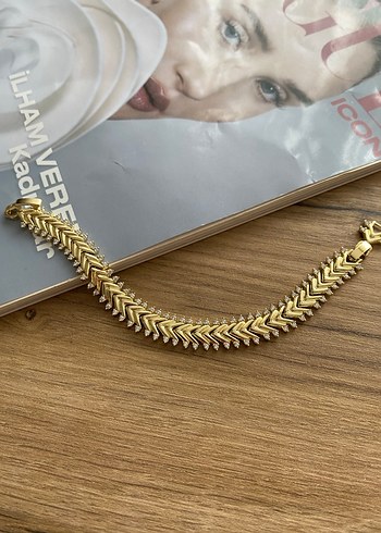 Altın Renkli Zincir Detaylı Kadın Bileklik - Görsel 2