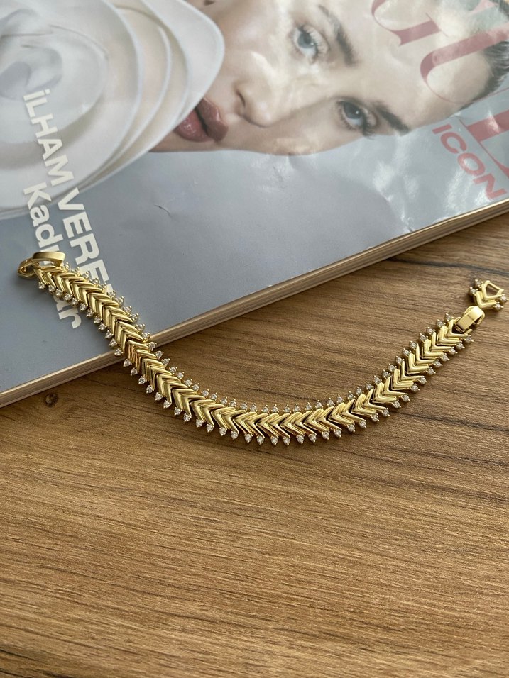 Altın Renkli Zincir Detaylı Kadın Bileklik - Görsel 2