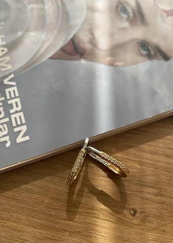 Altın Renkli Yılan Desenli Midi Küpeler - Görsel 2