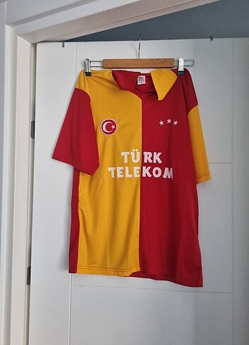 m Beden kırmızı Renk Galatasaray forma