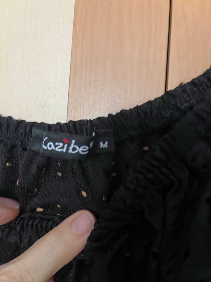 Siyah Nakışlı Robalı Kısa Bluz - Görsel 3