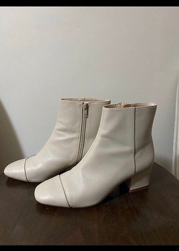 38 Beden Bej Deri Stiletto Topuklu Kadın Bot