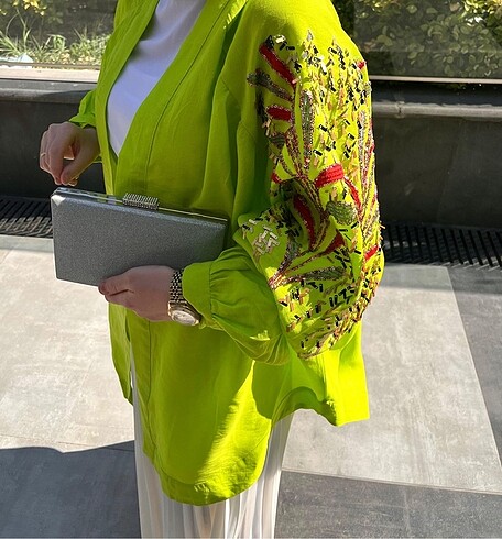 Zara İşlemeli kimono ?