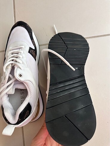 40 Beden Guess spor ayakkabı