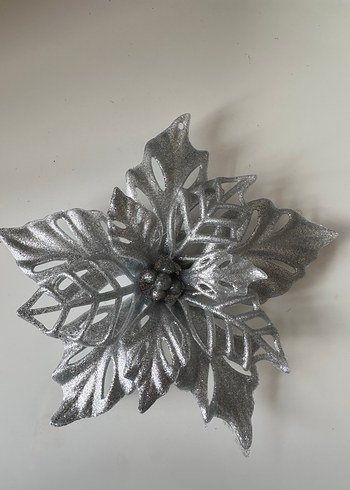 Gri Çiçek Desenli Noel süsü