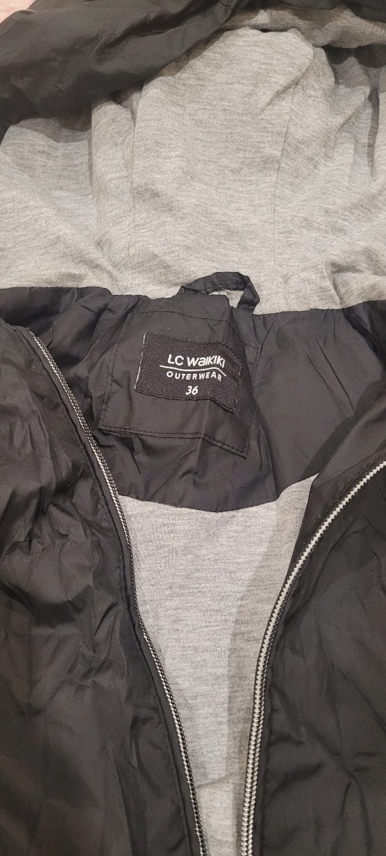 Siyah Kapüşonlu Fermuarlı Kadın yağmurluk - Görsel 3