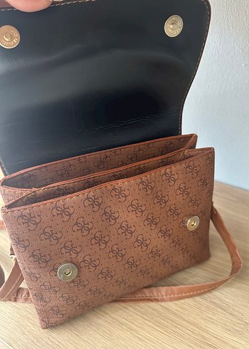 Diğer GUESS Kahverengi Deri Kadın Omuz Çantası