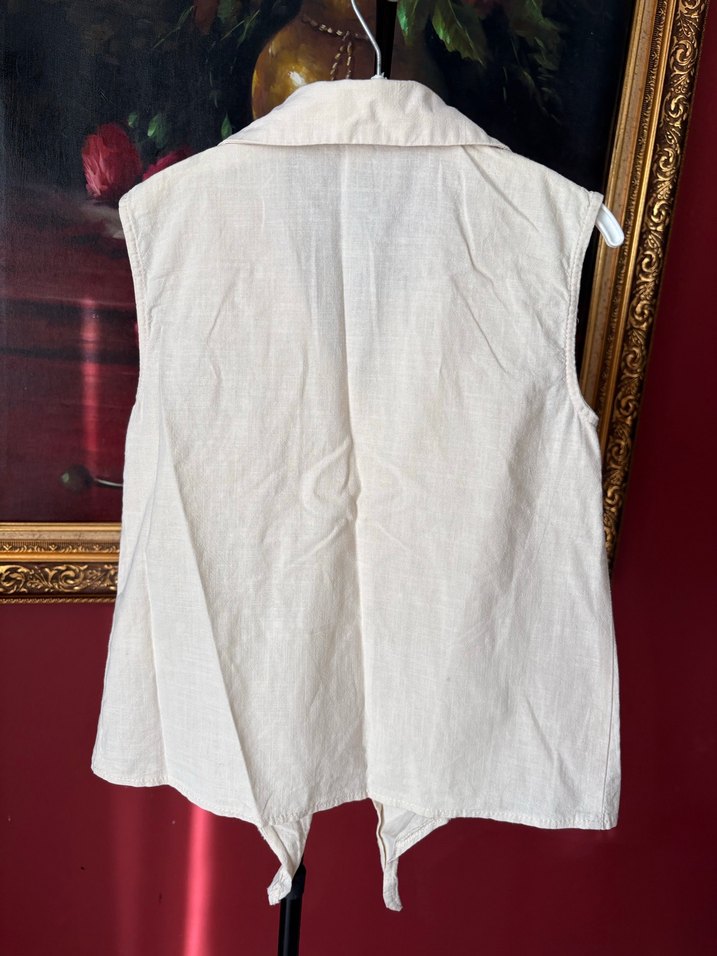 Düğmeli Beyaz Kolsuz Keten Gömlek - Görsel 5