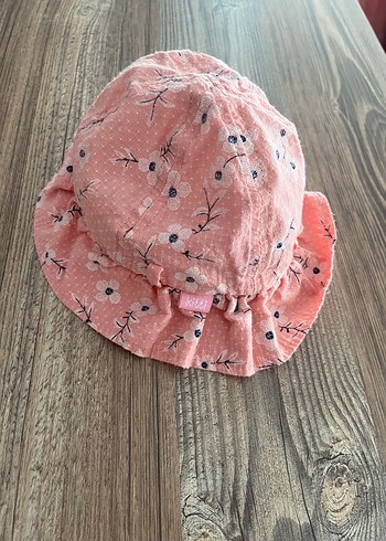 Kitti Pembe Nakışlı Fırfırlı Çocuk Şapkası