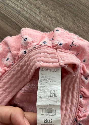 Diğer Kitti Pembe Nakışlı Fırfırlı Çocuk Şapkası