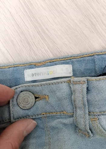 4 Yaş Beden mavi Renk Düğmeli Kız Kot Şort