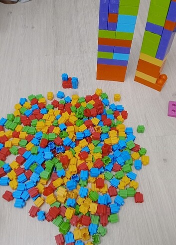  Beden Renk ?? Lego seti 360 kucuk 56 buyuk parca var ??