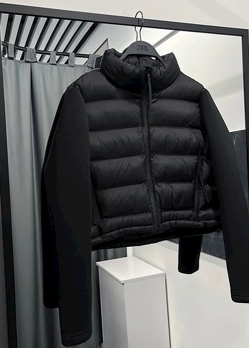 Zara Kadın Siyah Kısa Boy Fermuarlı Mont ZARA