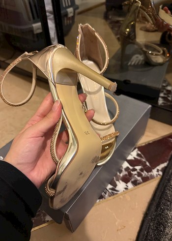 38 Beden altın Renk Gold parlak detaylı ince topuklu